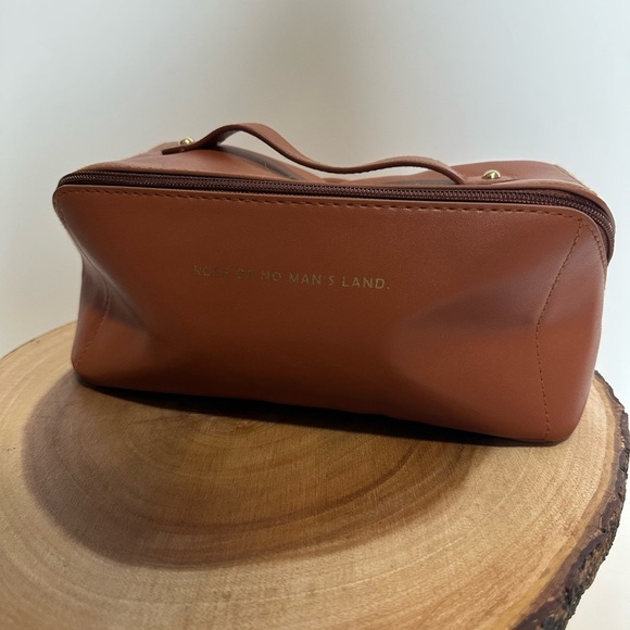 Brown Leather Toiletry Bag with Handle and Zipper - Picture 4 of 16